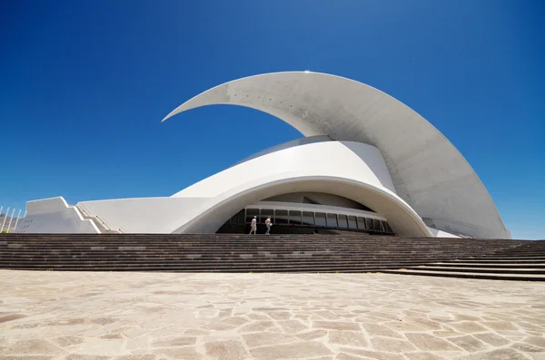 Auditorio de bina Santiago Calatrava Valls tarafından tasarlanmış Tenerife - fütüristik ve ilham organik şekillerde — Stok fotoğraf