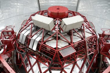 La Palma, İspanya - 12 Ağustos: Roque de los muchachos gözlemevinde dev İspanyol teleskobu Gtc 10 metre ayna çapı, La Palma, Kanarya adası, İspanya.