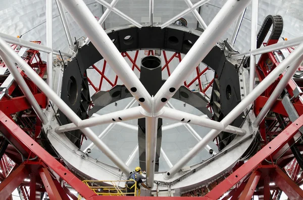 La Palma, İspanya - 12 Ağustos: Roque de los muchachos gözlemevinde dev İspanyol teleskobu Gtc 10 metre ayna çapı, La Palma, Kanarya adası, İspanya.