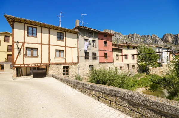 PANCORBO, SPAIN - JUNE 28: Scenic view of some ancient houses in the old town of Pancorbo, Burgos, Spain on June 28, 2015. — 스톡 사진