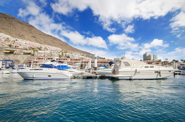 Los Fantes Yatch marina in Tenerife, Канарские острова, Испания . — стоковое фото