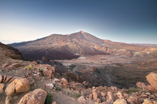 Scenic view of Teide peak at dusk, in tenerife, Canary island, Spain. — Stock Photo, Image