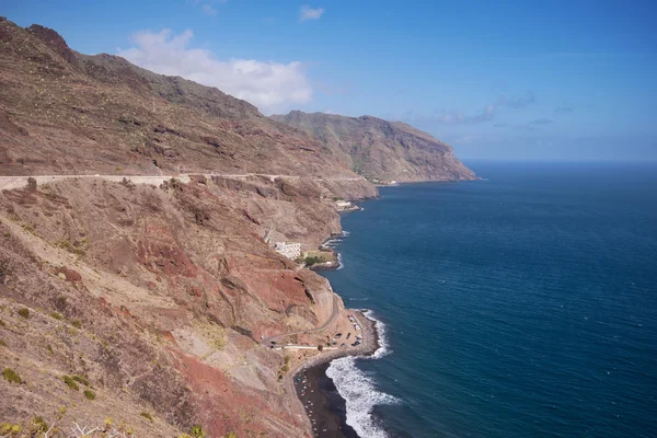 Vistas panorámicas de la costa y acantilados en Igueste, Tenerife, Islas Canarias, España . — Foto de Stock