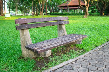 ağacın altında tezgah