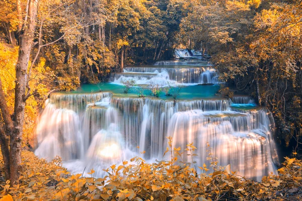 Хуай Mae Khamin водоспад — стокове фото