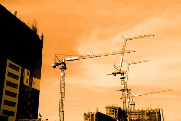 Construction workers on scaffold — Stock Photo, Image