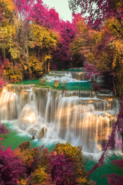 Хуай Mae Khamin водоспад — стокове фото