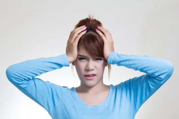 Mujer con dolor de cabeza —  Fotos de Stock