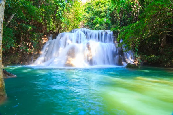 Хуай Mae Khamin водоспад — стокове фото