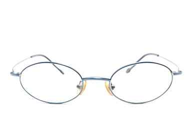 beyaz arkaplanda gözlük