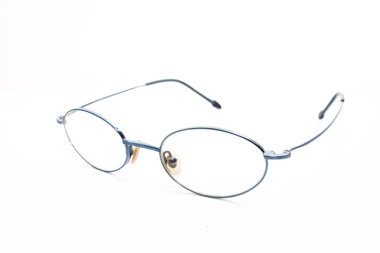 beyaz arkaplanda gözlük