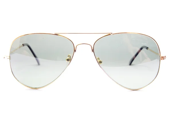 Солнечные очки на белом фоне — стоковое фото
