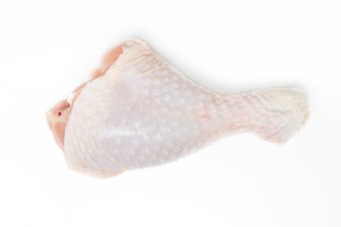 beyaz zemin üzerine tavuk budu