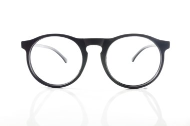 beyaz arkaplanda gözlük