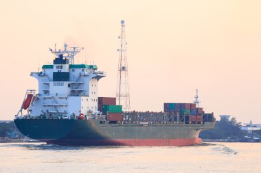 büyük konteyner gemisi