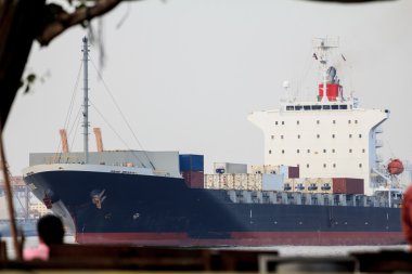 büyük konteyner gemisi 