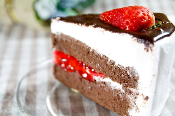 Chocolate cake on dish — Stock Photo, Image