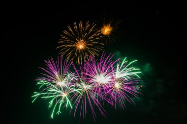 güzel renkli tatil havai fişek