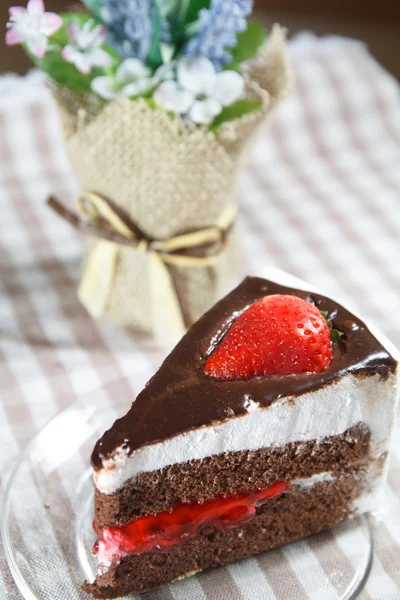 Pastel de chocolate en el plato — Foto de Stock