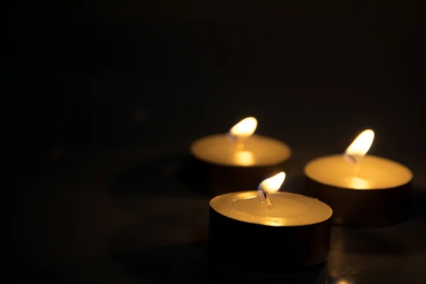 Gruppo di candele accese — Foto Stock