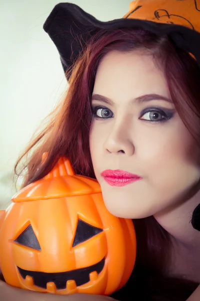 Kvinnor i begreppet halloween — Stockfoto