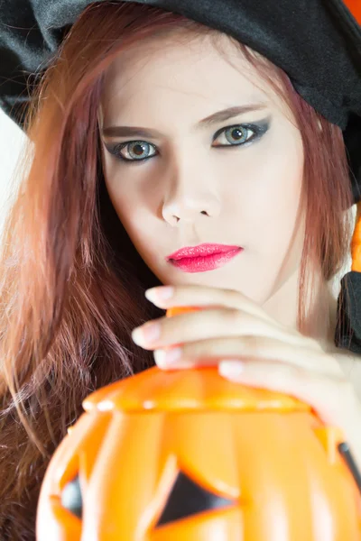 Kvinnor i begreppet halloween — Stockfoto