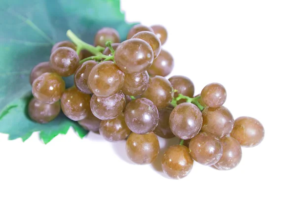 Uvas sobre fundo branco — Fotografia de Stock