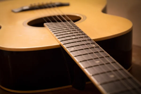 Grunge akustik gitar