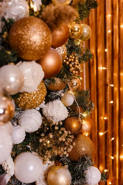 Hermosa Decoración Año Nuevo Ramas Árbol Navidad Decoradas Con Bolas — Foto de Stock