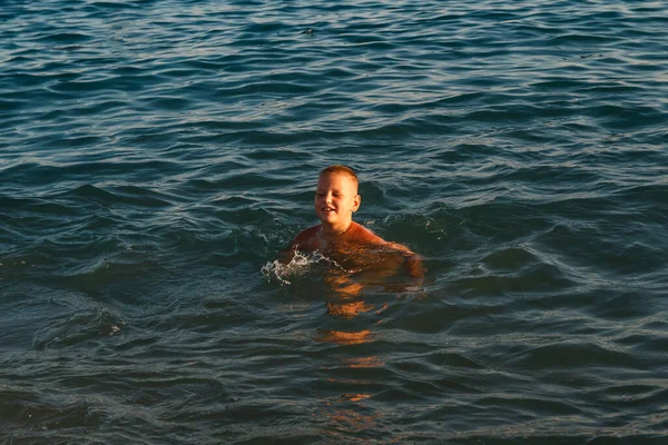 Boy Swims Sea — Stock Photo, Image