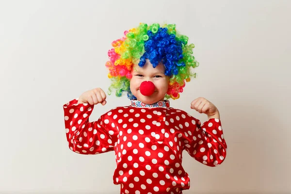 Drôle Garçon Costume Clown Sur Fond Blanc — Photo
