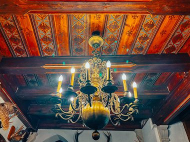 Almanya 'nın Cochem kasabasında bir ortaçağ şatosunun güzel iç kısımları.