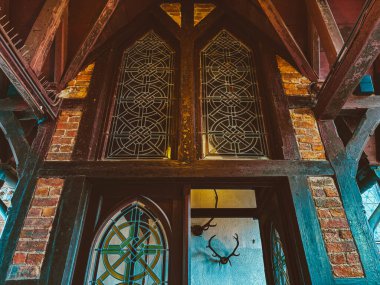 Almanya 'nın Cochem kasabasında bir ortaçağ şatosunun güzel iç kısımları.