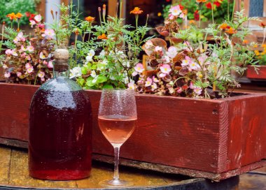 büyük şişe şarap