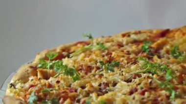 peynirli pizza