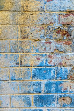 Eski bir tuğla duvarın ayrıntıları, eski bir bej tuğla duvarın dokusu, ince alçılı.