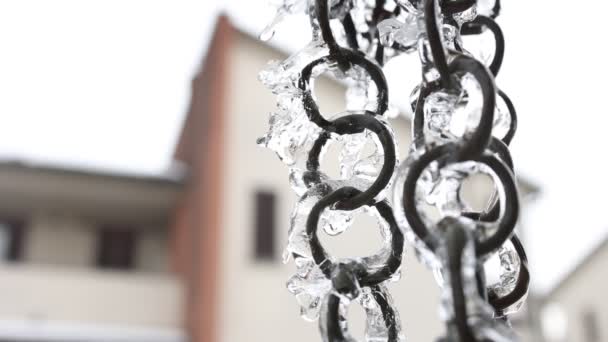 Macro Close Icy Chain Gutter Drain House — Stock Video