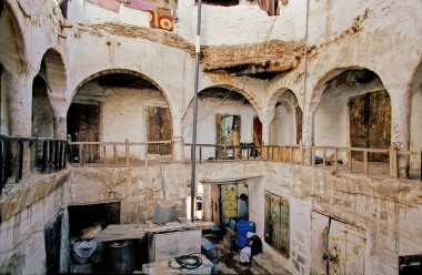 Sanaa şehrinde hançer kılıfları, nargile ve Yemen 'in çeşitli sembolleri satan tezgahlar.