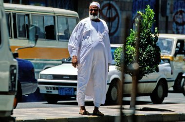 Tipik Yemen kadınları ve erkekleri Sanaa şehrinde.