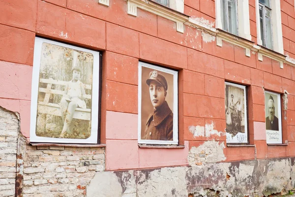 Mémorial du ghetto de Vilnius. Photos des Juifs de Vilnius affichées en w — Photo