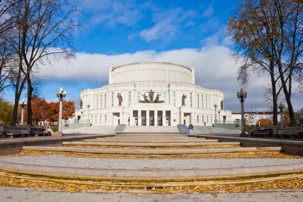 Teatro nacional de ópera e balé em Minsk, Bielorrússia — Fotografia de Stock