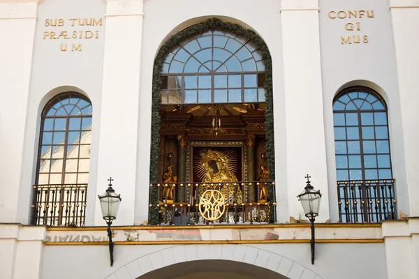 El icono Nuestra Señora de la Puerta del Amanecer en Vilna, Lituania —  Fotos de Stock