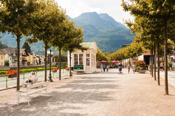 Riverside esplanade in Bad Ischl, Austria. — Stock Photo, Image