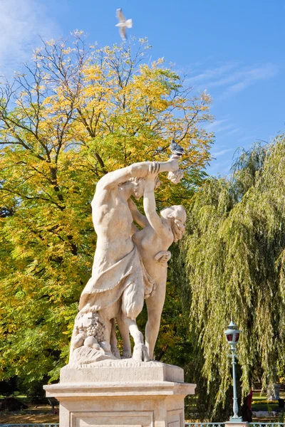 Sculpture of nymph cathing grapes from satyr's hand — Stock Photo, Image