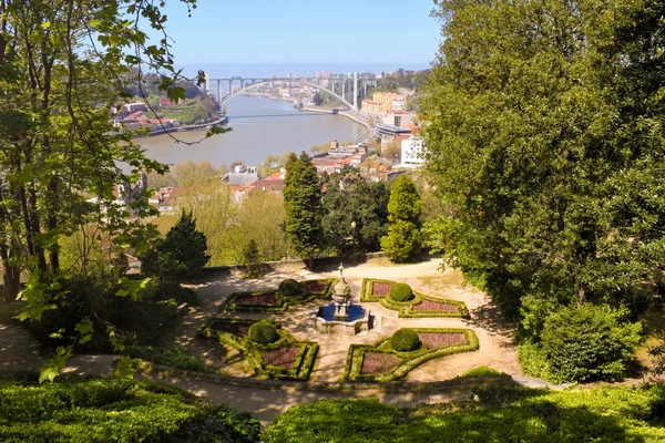 Vacker utsikt från crystal palace gardens i porto — Stockfoto