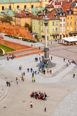 Castle square Varşova fotoğrafı için poz turist grup