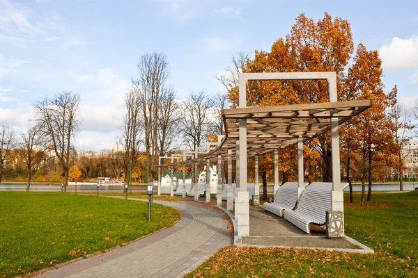 Benches in Victory park, Minsk, Belarus — Stock Photo, Image
