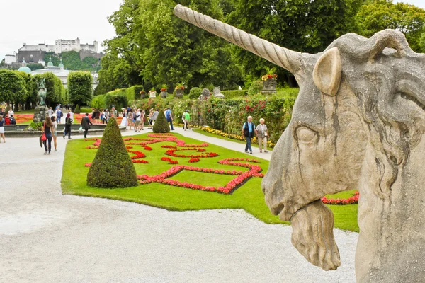 Tek boynuzlu at ve Sazburg bahçelerde Mirabell — Stok fotoğraf