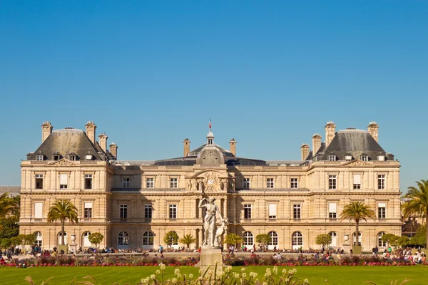 法国参议院在卢森堡公园 — 图库照片