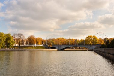 Minsk'te svisloch Nehri üzerinde köprü